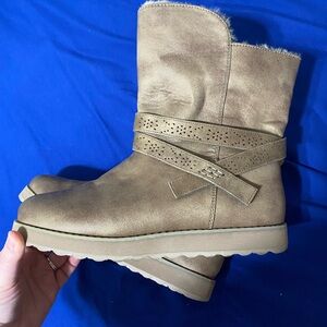 Skechers Women's Beige Winter Boots